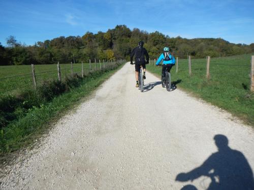 two people riding bikes down a dirt road at Locazione Lilibet in Conegliano