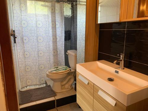 Koupelna v ubytování Appartement avec commodite 150Mts de la plage