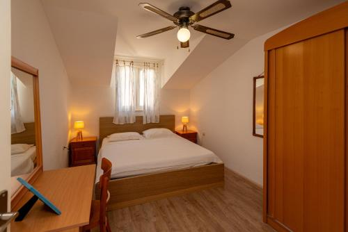 Katil atau katil-katil dalam bilik di Holiday Home Dolphin