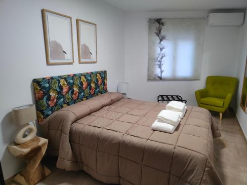 a bedroom with a bed with two towels on it at Tiempo de Cerezas in Cabezuela del Valle