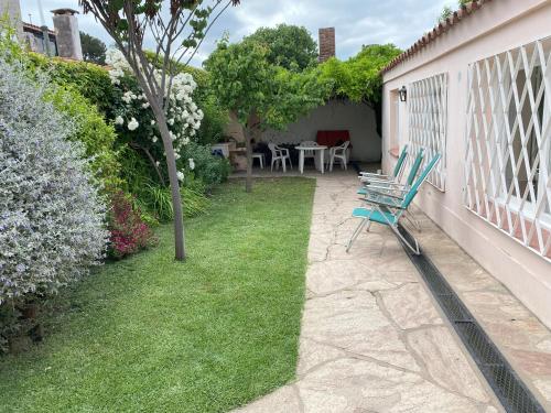 Taman di luar La Brújula - Casa Boutique
