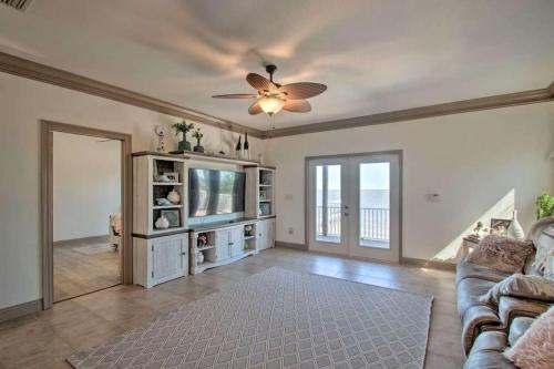 Gallery image of Private Pool/Pier - Beautiful Bayfront Property! in Gulf Shores