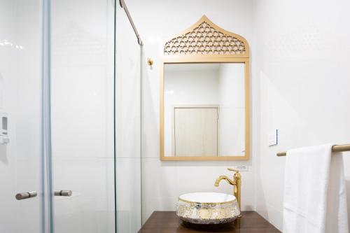 a bathroom with a sink and a mirror at Prixma Hotel in San Andrés