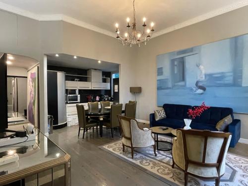 Luxury 2-floor Flat minutes walk to Croisette and City Center