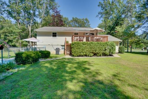 Taman di luar Saratoga Springs Haven with Pool and Fire Pit!