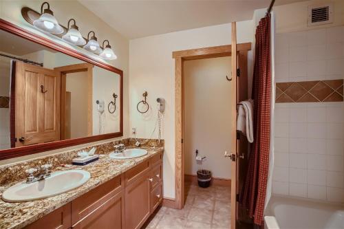 Un baño de Copper Springs 209