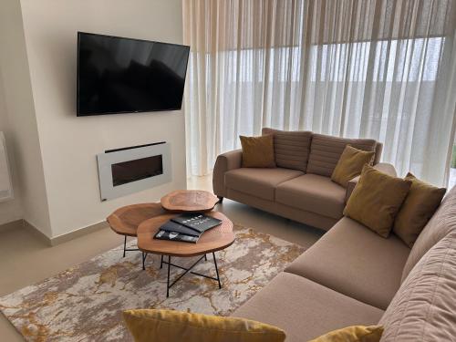 Billede fra billedgalleriet på Green Coast Palase Sun Kissed Terrace Villa 110A i Palasë