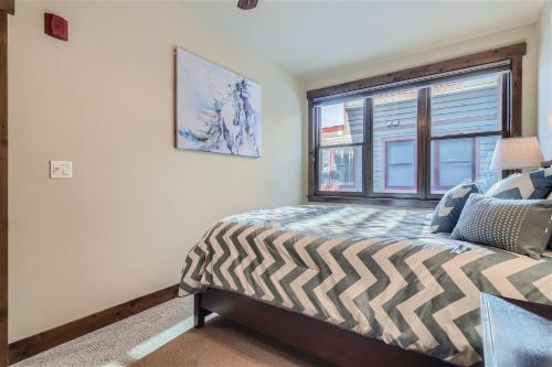 Ein Bett oder Betten in einem Zimmer der Unterkunft Condos Off Main 15 condo