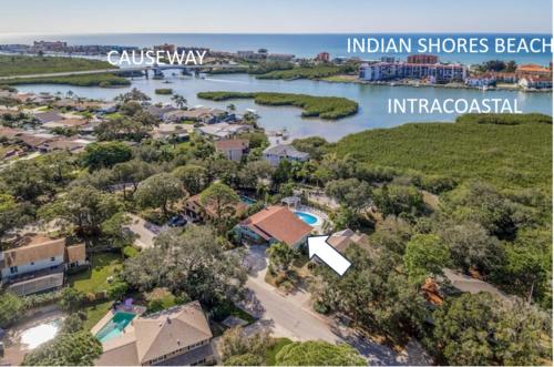 an aerial view of an indian shores beach resort at Great 6BR for All Ages Heated Pool 5 Min to Beach in Seminole