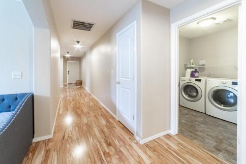 Gallery image of Cozy home - sleeps 12 - RV parking - Sun Room in Star