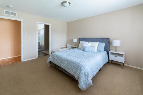Gallery image of Cozy home - sleeps 12 - RV parking - Sun Room in Star