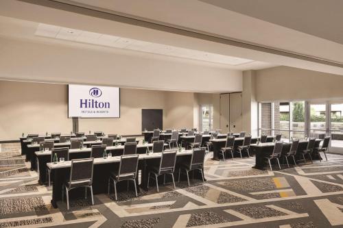 Бизнес-центр и/или конференц-зал в Hilton Knoxville Airport