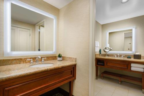 a bathroom with a sink and a mirror at Hilton Phoenix Airport in Phoenix