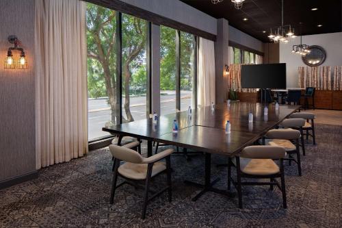 a conference room with a long table and chairs at Hotel Zessa Orange County Airport, a DoubleTree by Hilton in Santa Ana