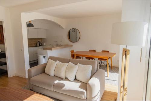 T2 avec terrasse. Résidence piscine/parking