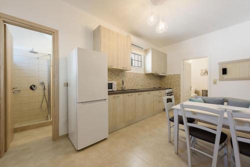 Η κουζίνα ή μικρή κουζίνα στο Sea Breeze Studios Paros II