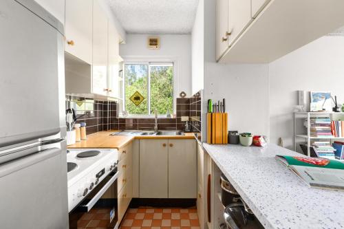 Η κουζίνα ή μικρή κουζίνα στο Cosy Sydenham 1-Bed by Inner-West's Attractions