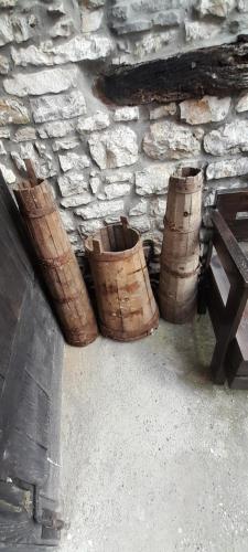 drie houten vaten naast een stenen muur bij Villa Maria - Berat Castle in Berat