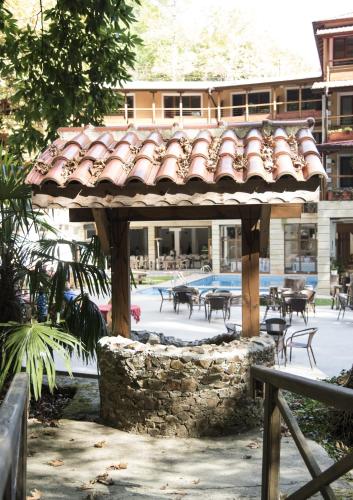 a gazebo with a roof in a courtyard at Hotel Saint Nedelya in Kolarovo