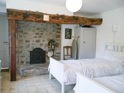 Una cama o camas en una habitación de Gite Le Chevalier