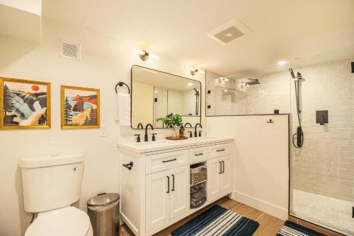 a bathroom with a toilet and a sink and a shower at 3 Bed Fully Renovated Denver University in Denver