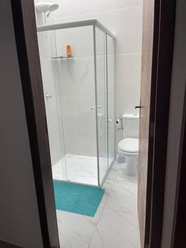 Koupelna v ubytování Casa com piscina ACONCHEGO no balneário de Shangri-lá