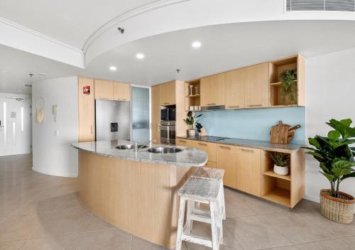 Η κουζίνα ή μικρή κουζίνα στο Sensational Ocean View 2 Bedroom Apartment