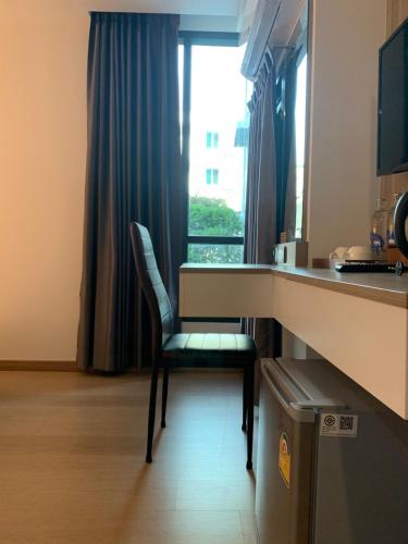 TV a/nebo společenská místnost v ubytování Thana Wisut Hotel