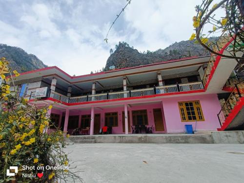 Φωτογραφία από το άλμπουμ του Chojh Inn Guest House σε Kasol