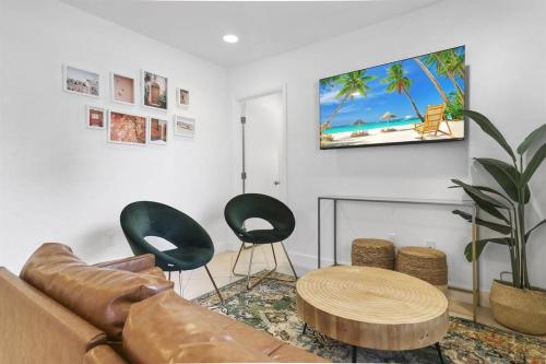 a living room with a couch and two chairs and a table at Palm Wave Says - Quiet House in Best Area in West Palm Beach
