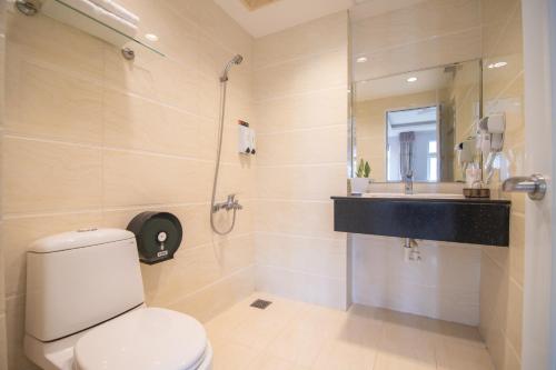 Phòng tắm tại Bin Bin Hotel 3 - Near SC Vivo City D7