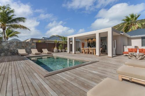 an image of a villa with a swimming pool at 3-bedrooms Villa 5min from Orient Bay in Cul de Sac