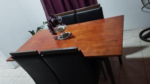 a dining room table with chairs and a wooden table at Alojamiento Matheo in El Soberbio