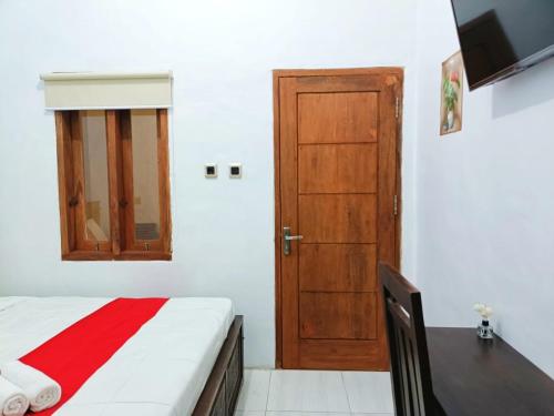 Кровать или кровати в номере YUTAKA INN Banyuwangi Syariah
