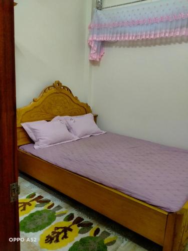 Säng eller sängar i ett rum på Nhà Anh - Sửu
