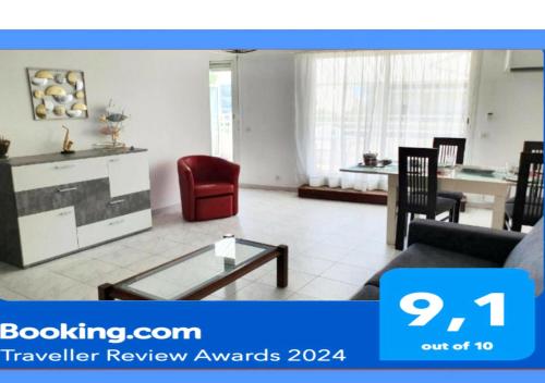 Zdjęcie z galerii obiektu Royal Palm Juan les pins -Appartement 53M2 avec terrasse ensolleillée 5e dernier étage 200m de la plage w mieście Juan-les-Pins