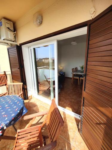 Sunny Cambrils flat with balcony and sea views