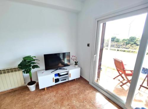 Sunny Cambrils flat with balcony and sea views