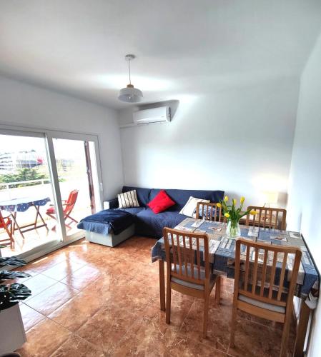 Sunny Cambrils flat with balcony and sea views