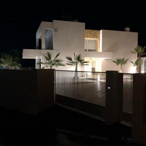Designvilla with breathtaking view for 14 guests