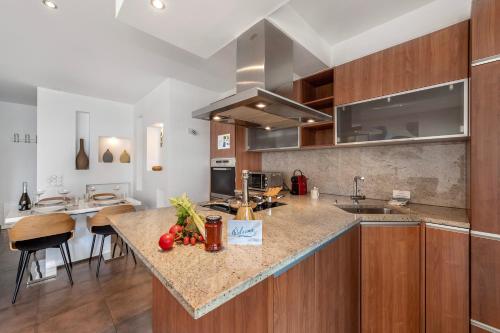 Art Apartment Locarno - Balcony and Parking - Happy Rentals