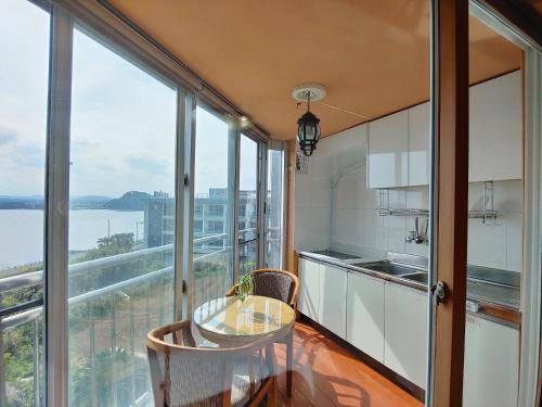 Una cocina o kitchenette en Bomulsum