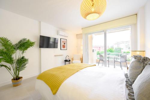 New studio, terrace, parking, and pool by 10ToSea