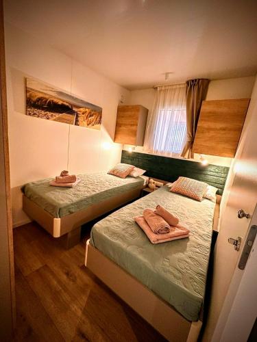 Ένα ή περισσότερα κρεβάτια σε δωμάτιο στο Mobile home TASHA