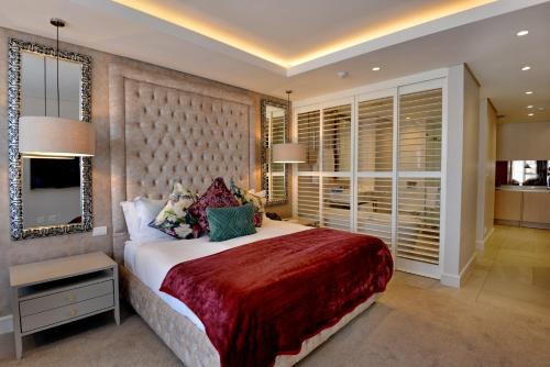 Ένα ή περισσότερα κρεβάτια σε δωμάτιο στο Houghton Suites