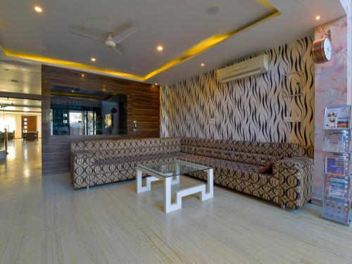 a living room with a couch and a table at Hotel Harku Villa in Dabok