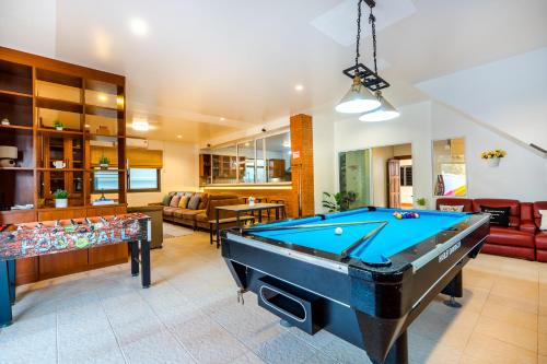 a living room with a pool table in it at ไอทะเล พูลล่า หัวหิน I-Talay Poolvilla huahin in Hua Hin