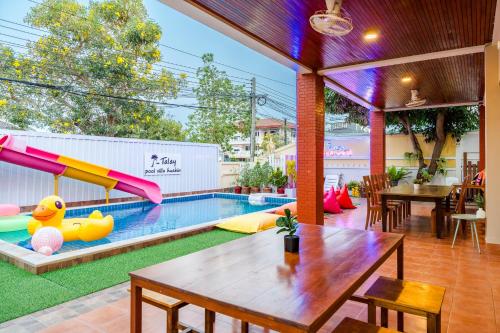 a backyard with a pool with a slide at ไอทะเล พูลล่า หัวหิน I-Talay Poolvilla huahin in Hua Hin