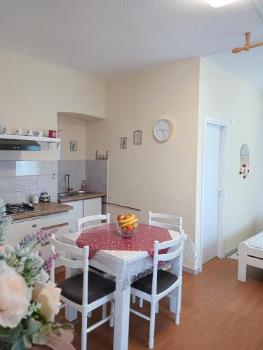 Η κουζίνα ή μικρή κουζίνα στο Apartman Jezerane