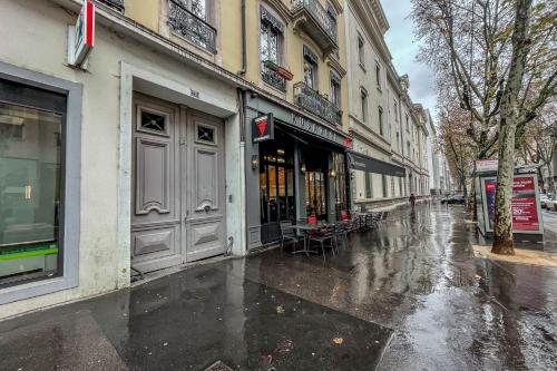 All in Lyon | T2 lumineux & élégant – Perrache photo 27